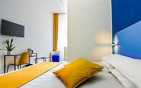 V10 Guesthouse